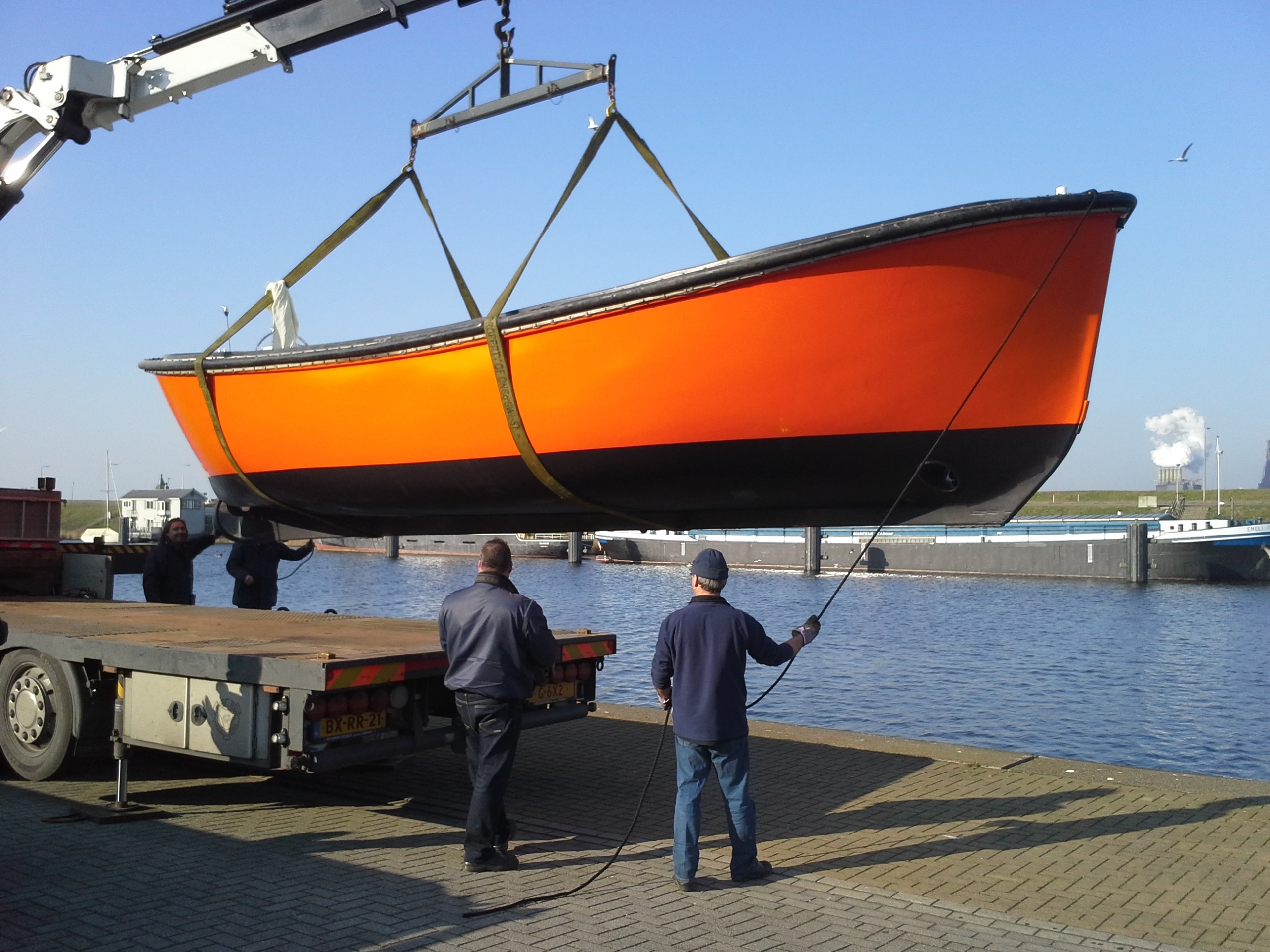 lifeboatcompany_reddingssloep_transport_harding2.jpg