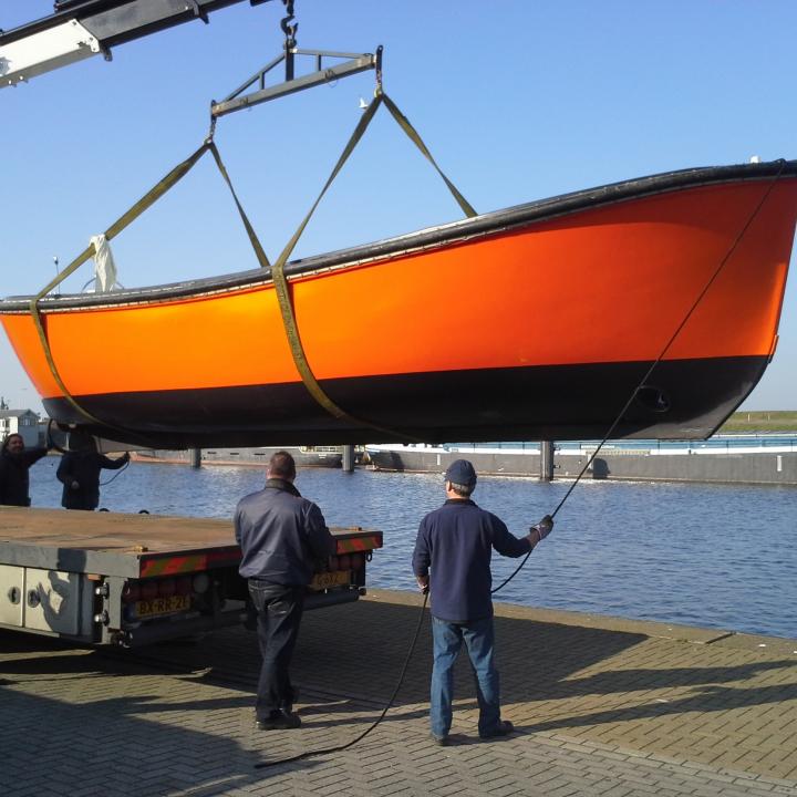 lifeboatcompany_reddingssloep_transport_harding2.jpg