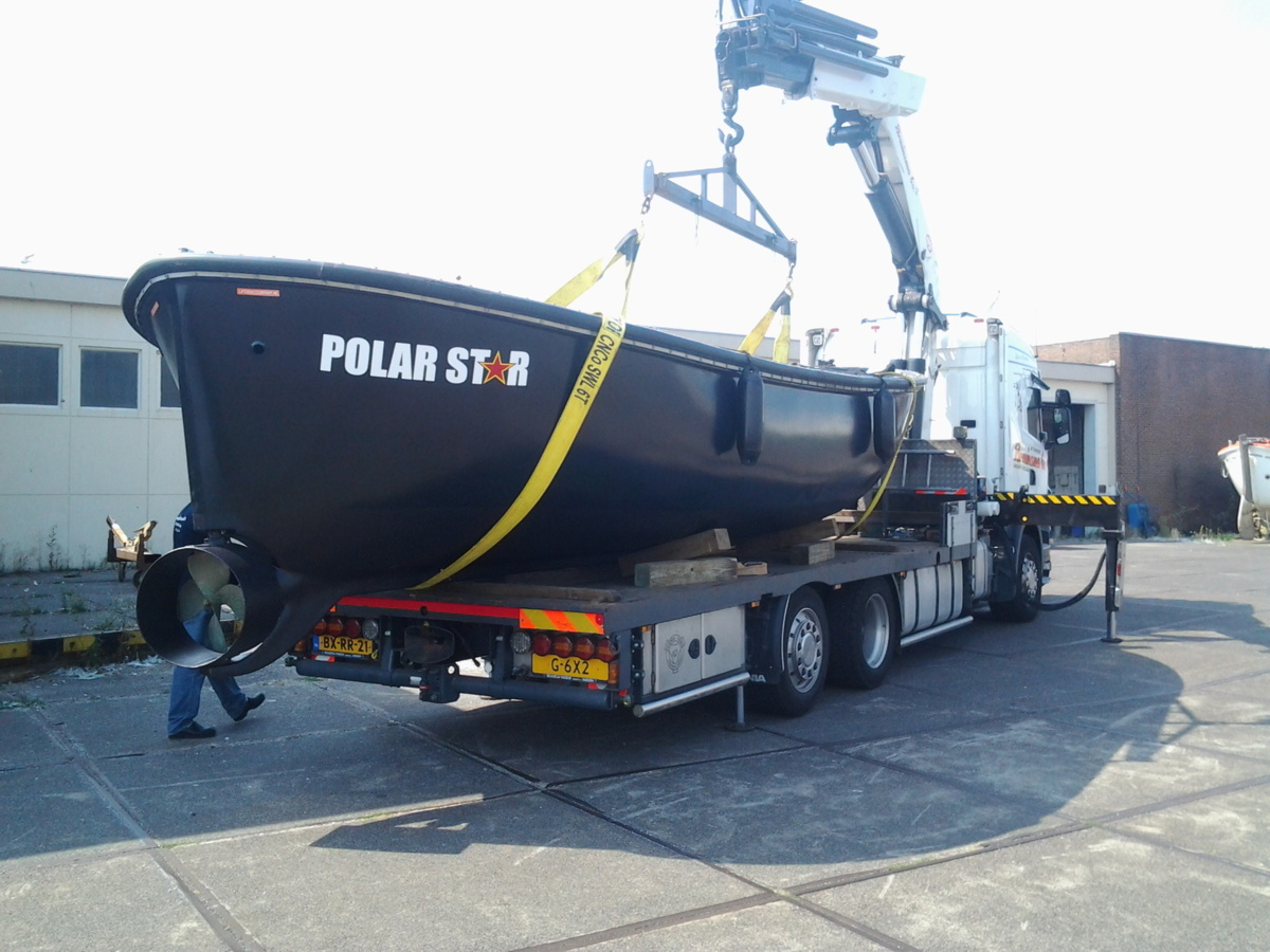 lifeboatcompany_reddingssloep_transport_harding1.jpg